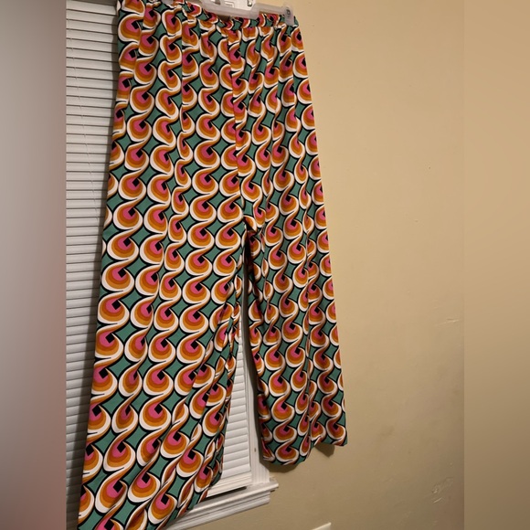 Boohoo Plus Retro Geo printed wide leg trousers - Picture 3 of 4